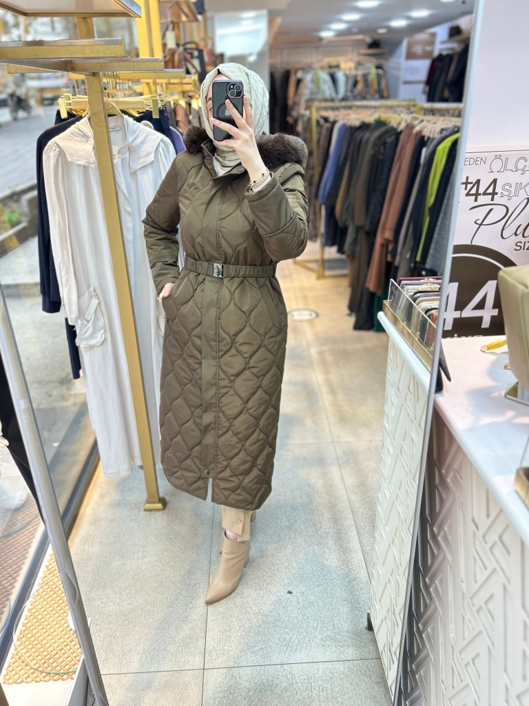 25K7001 KEMERLİ KAPŞONLU KAPİTONE MONT