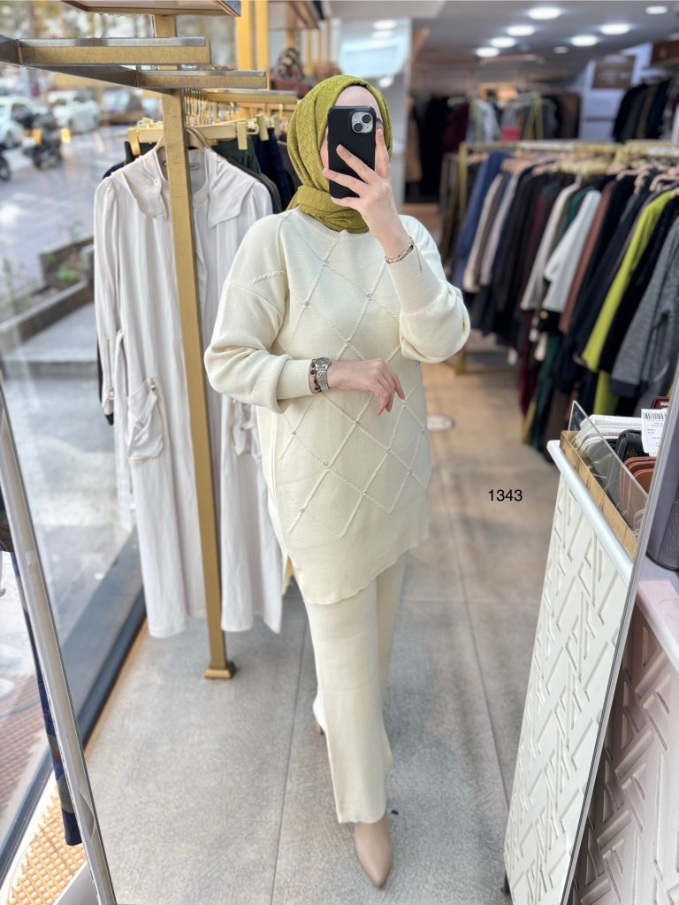 1343 Taş Detaylı Örme Triko Takım