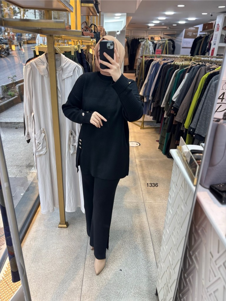1336 Düğme Detaylı Örme Tirko Takım