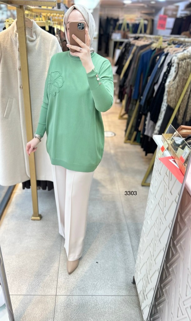 3303 Çiçek Detaylı Triko