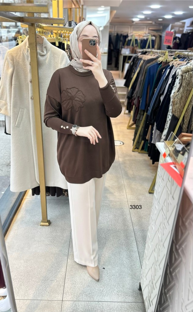 3303 Çiçek Detaylı Triko