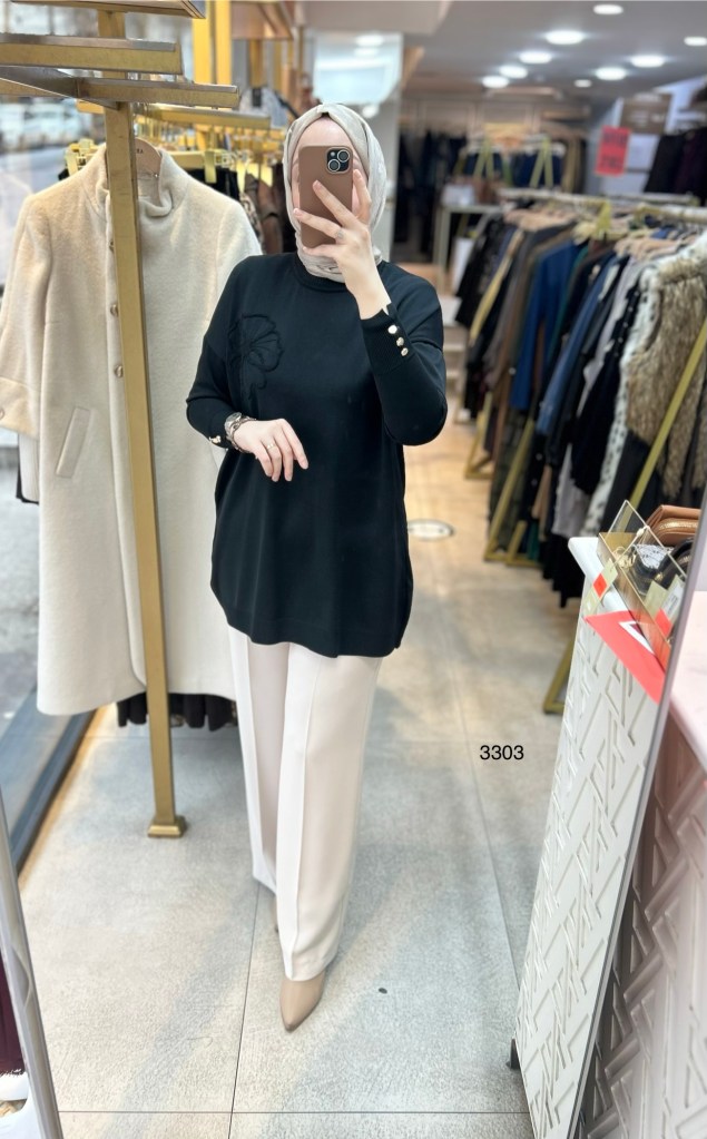 3303 Çiçek Detaylı Triko