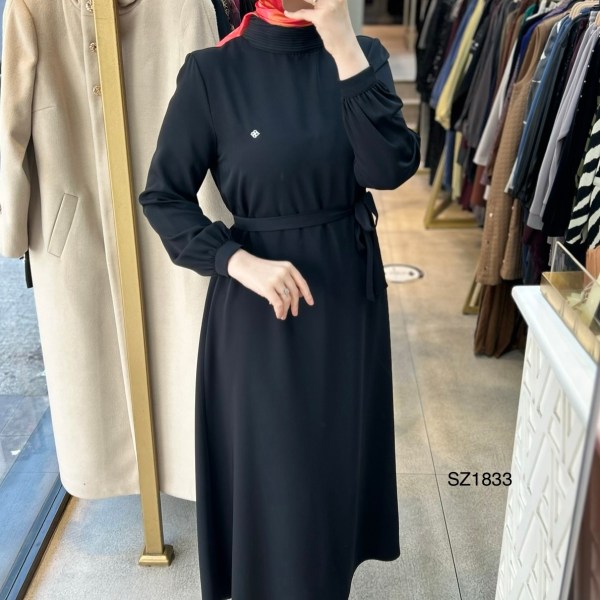 SZ1833 Yüksek Yaka Kemerli Elbise - Görsel 12