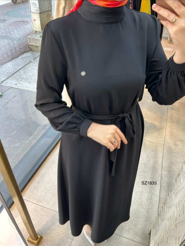 SZ1833 Yüksek Yaka Kemerli Elbise
