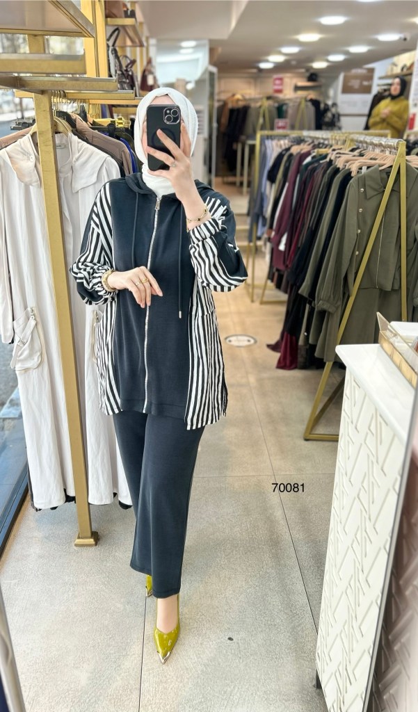 70081 Çizgi Detaylı Spor Takım