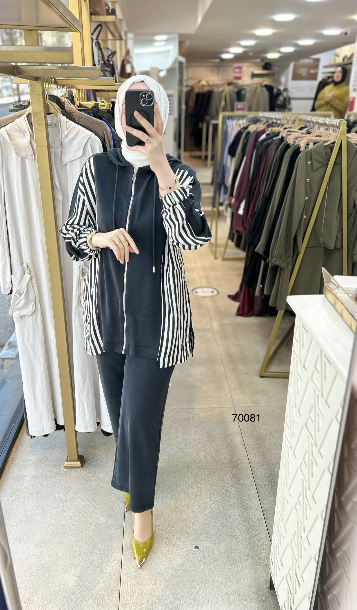 70081 Çizgi Detaylı Spor Takım - Görsel 4