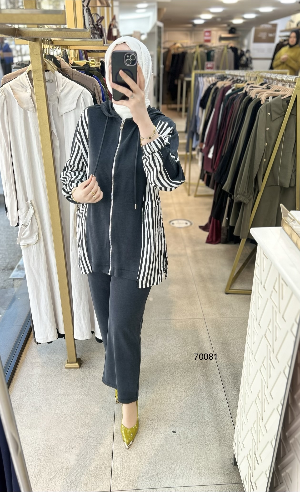 70081 Çizgi Detaylı Spor Takım - Görsel 3