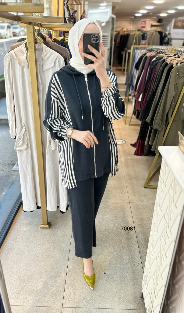 70081 Çizgi Detaylı Spor Takım
