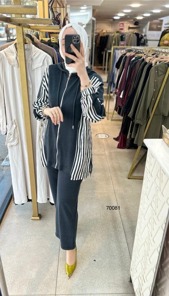 70081 Çizgi Detaylı Spor Takım