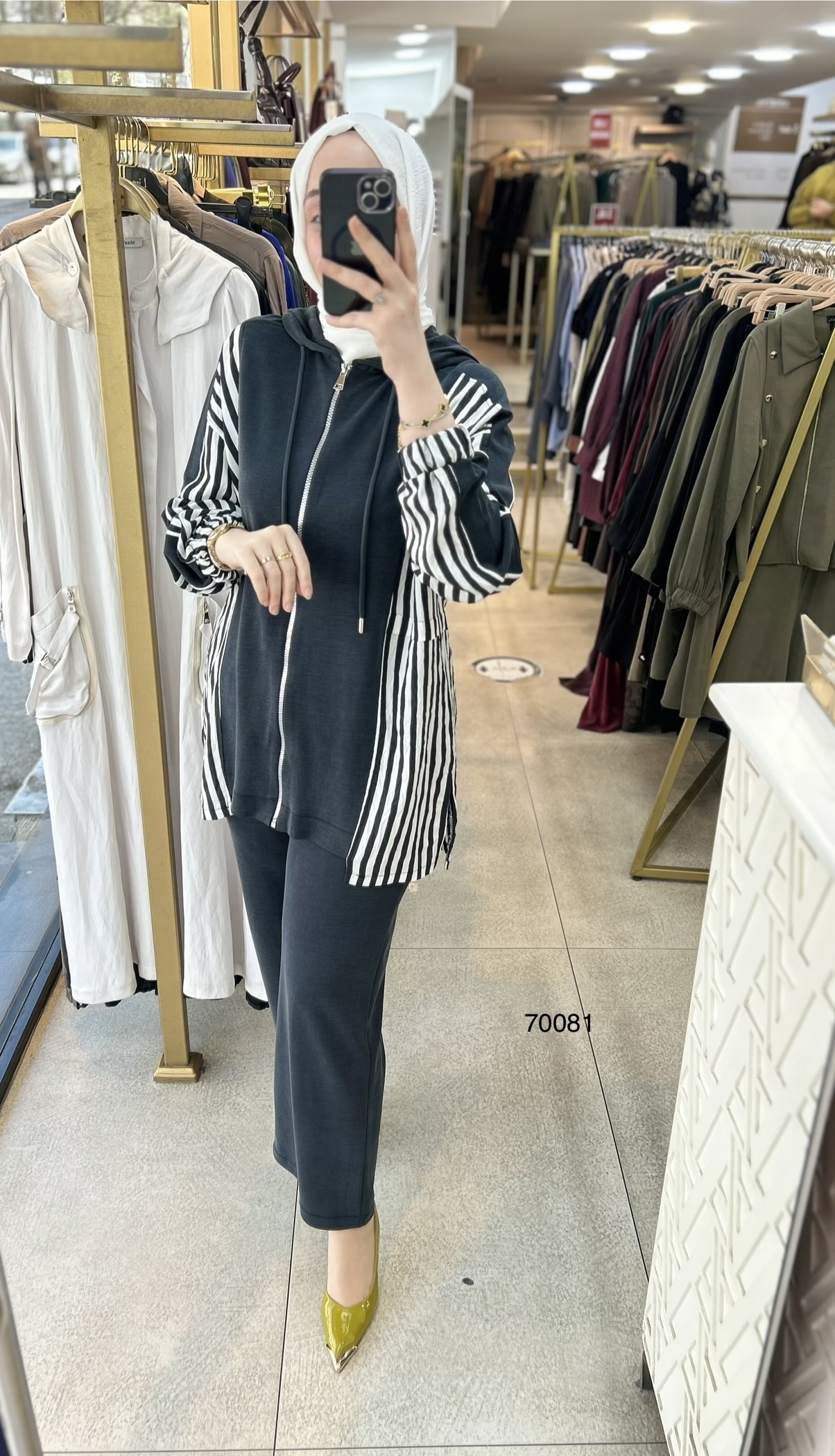 70081 Çizgi Detaylı Spor Takım - Görsel 2