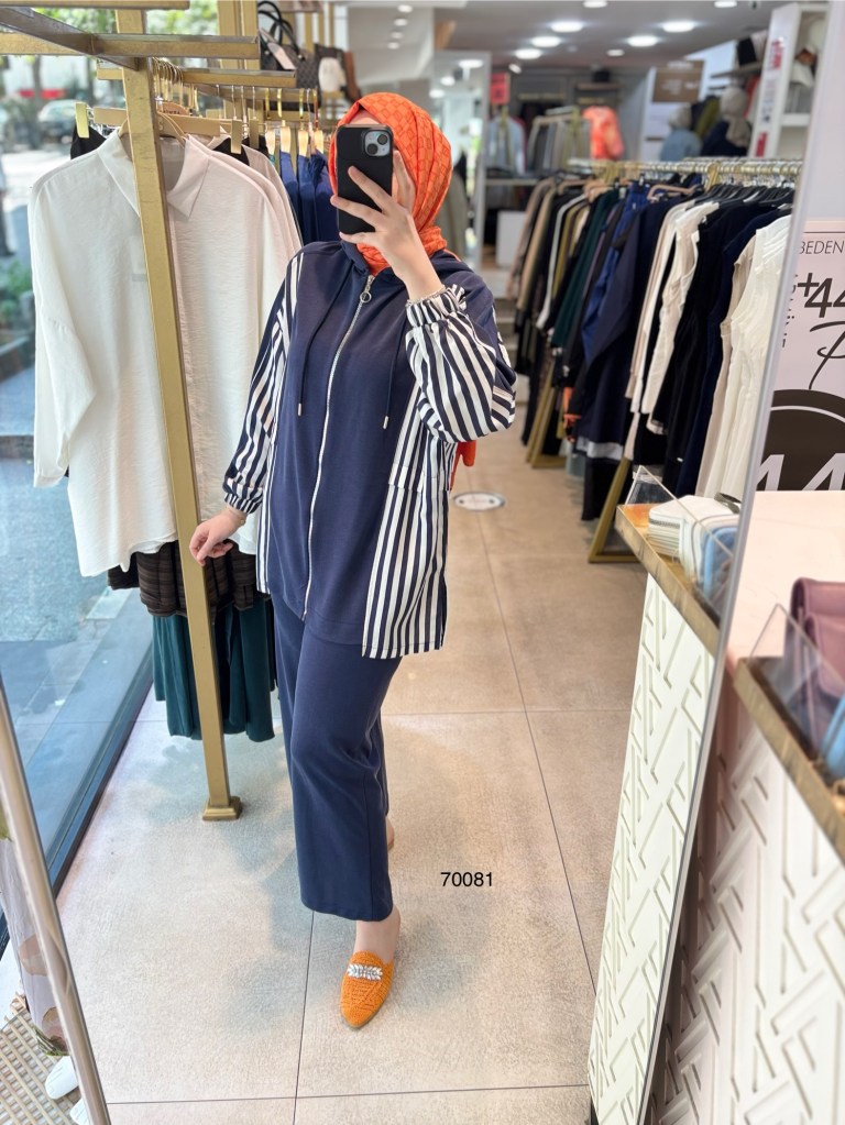 70081 Çizgi Detaylı Spor Takım