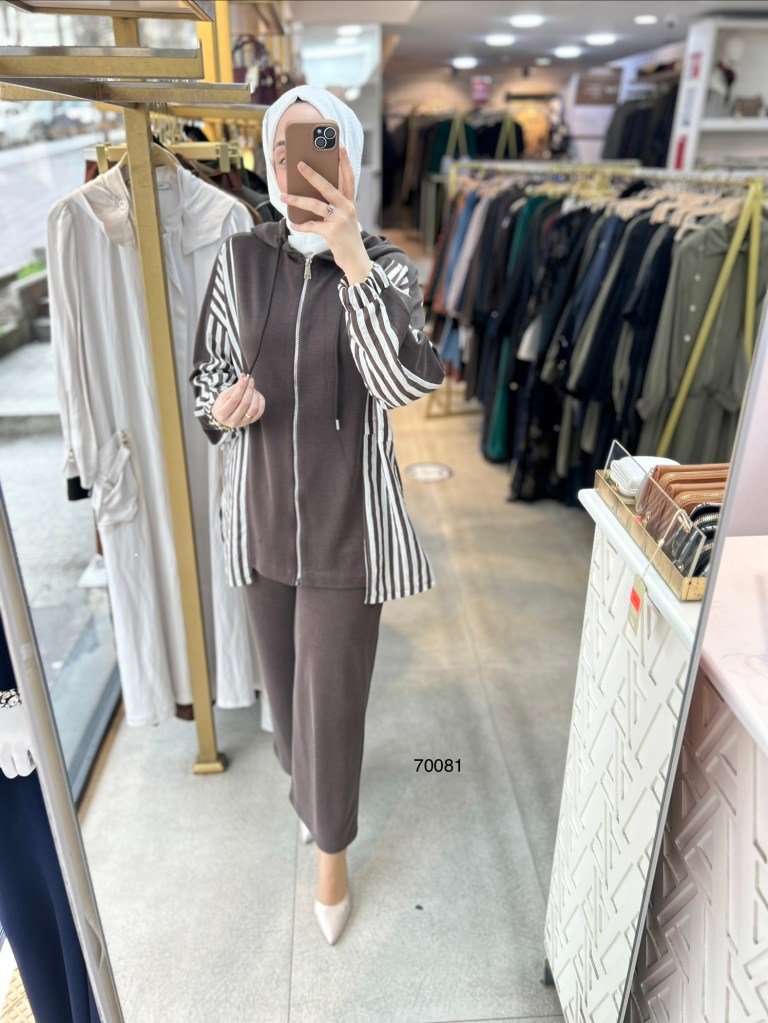 70081 Çizgi Detaylı Spor Takım