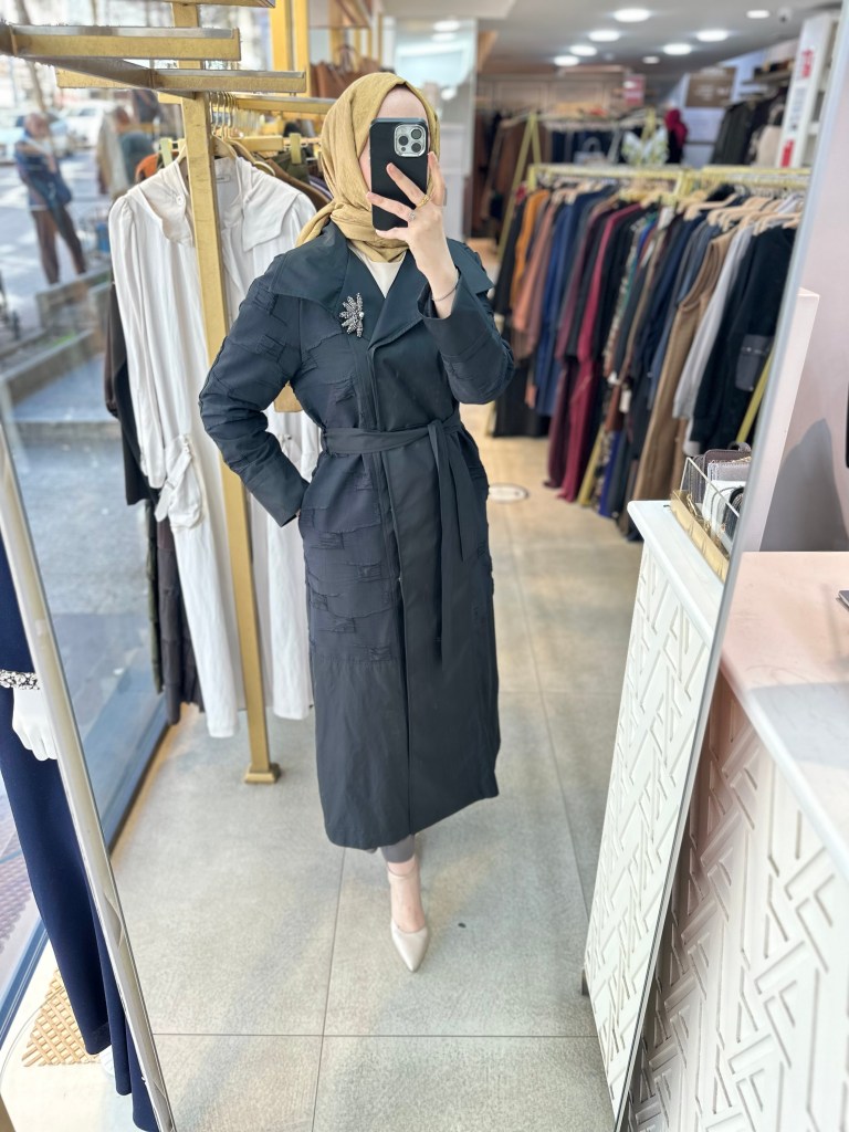26YT803 Armine Trend Broş Detaylı Kap