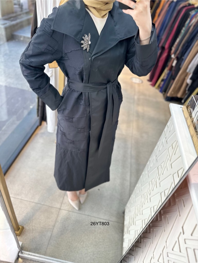 26YT803 Armine Trend Broş Detaylı Kap