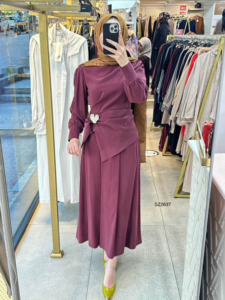 SZ2637 Selma Zaferoğlu Broş Detaylı Takım
